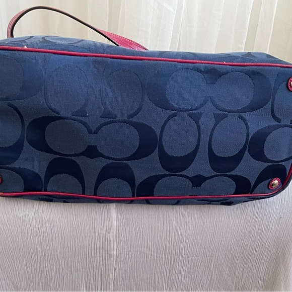 Coach Navy and Pink Satchel. Kiss clutch pocket detail - Picture 5 of 5